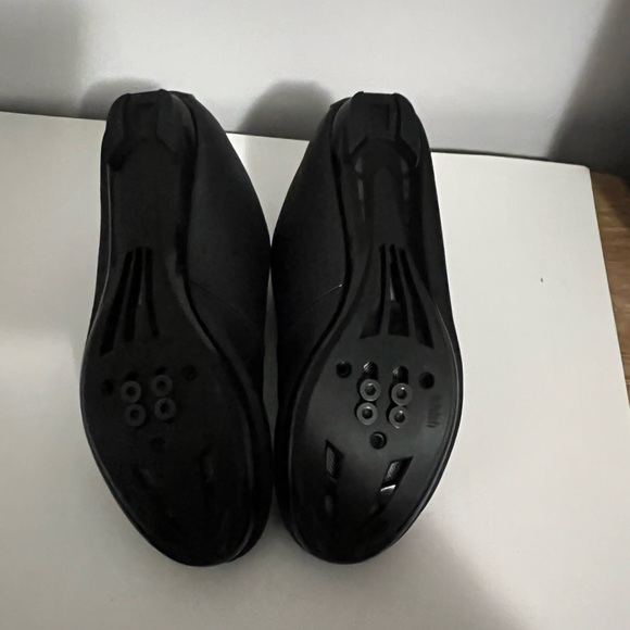 Mens or women’s spin shoes - euro size 37 NWOT - Picture 6 of 6